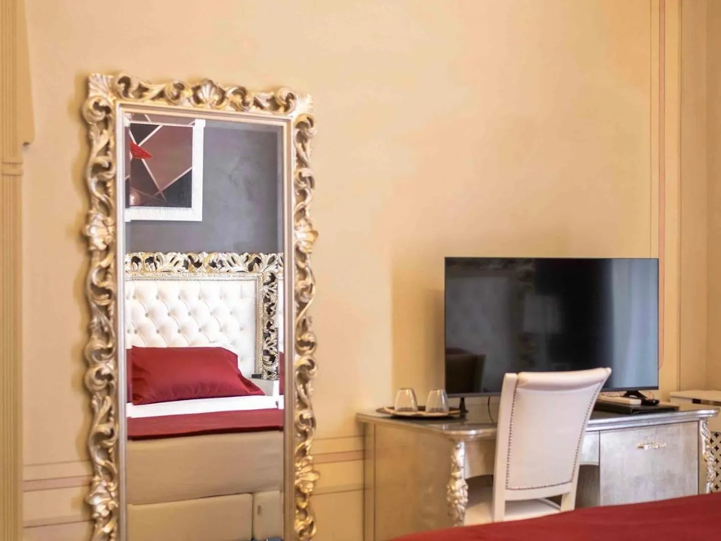 Luxury Liberty House Otel Alghero 0*,